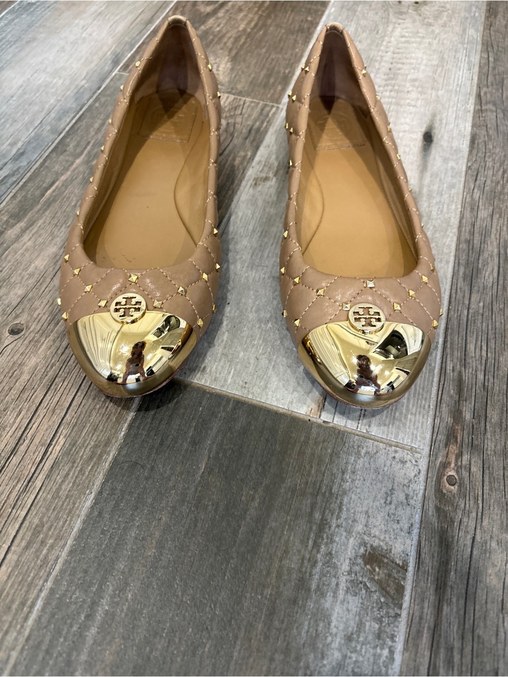 Tory Burch Kaitlin Taupe Gold Cap Toe Studded Medallion Slip On Ballet Flats 9 - Picture 3 of 12